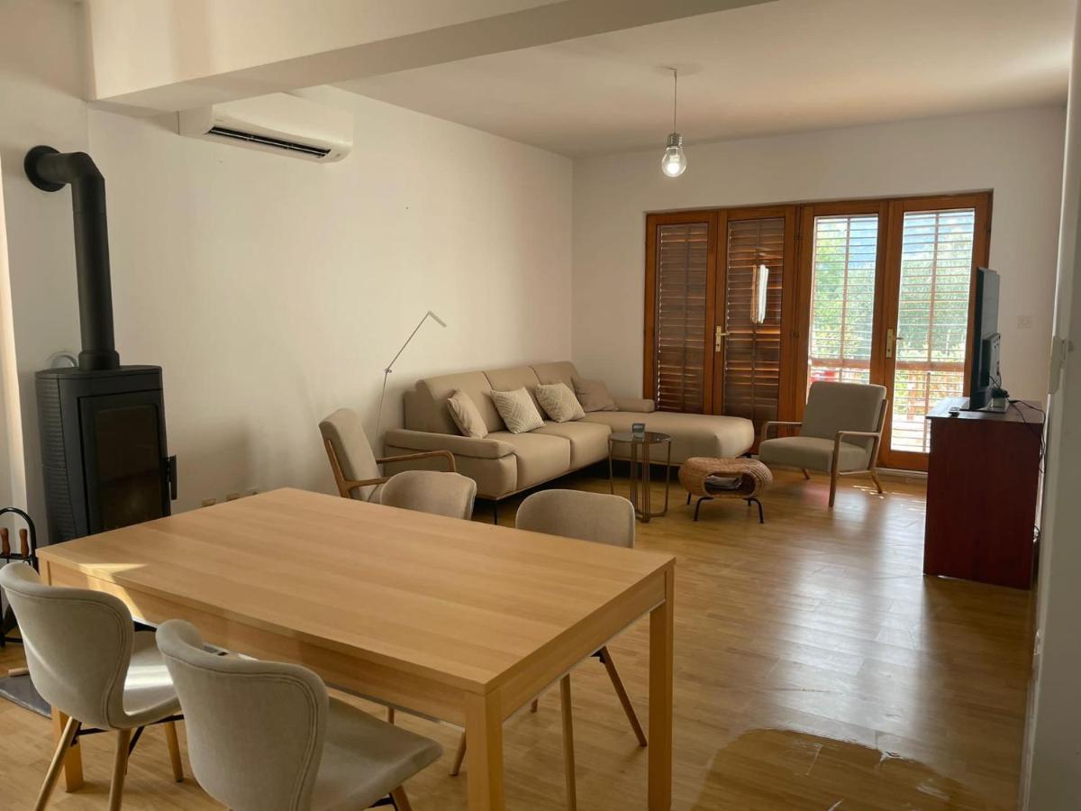 Six Bedroom Holiday Home Matea 플로체 외부 사진