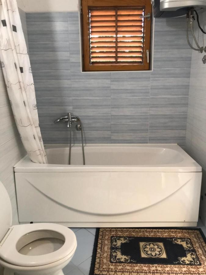 Six Bedroom Holiday Home Matea 플로체 외부 사진