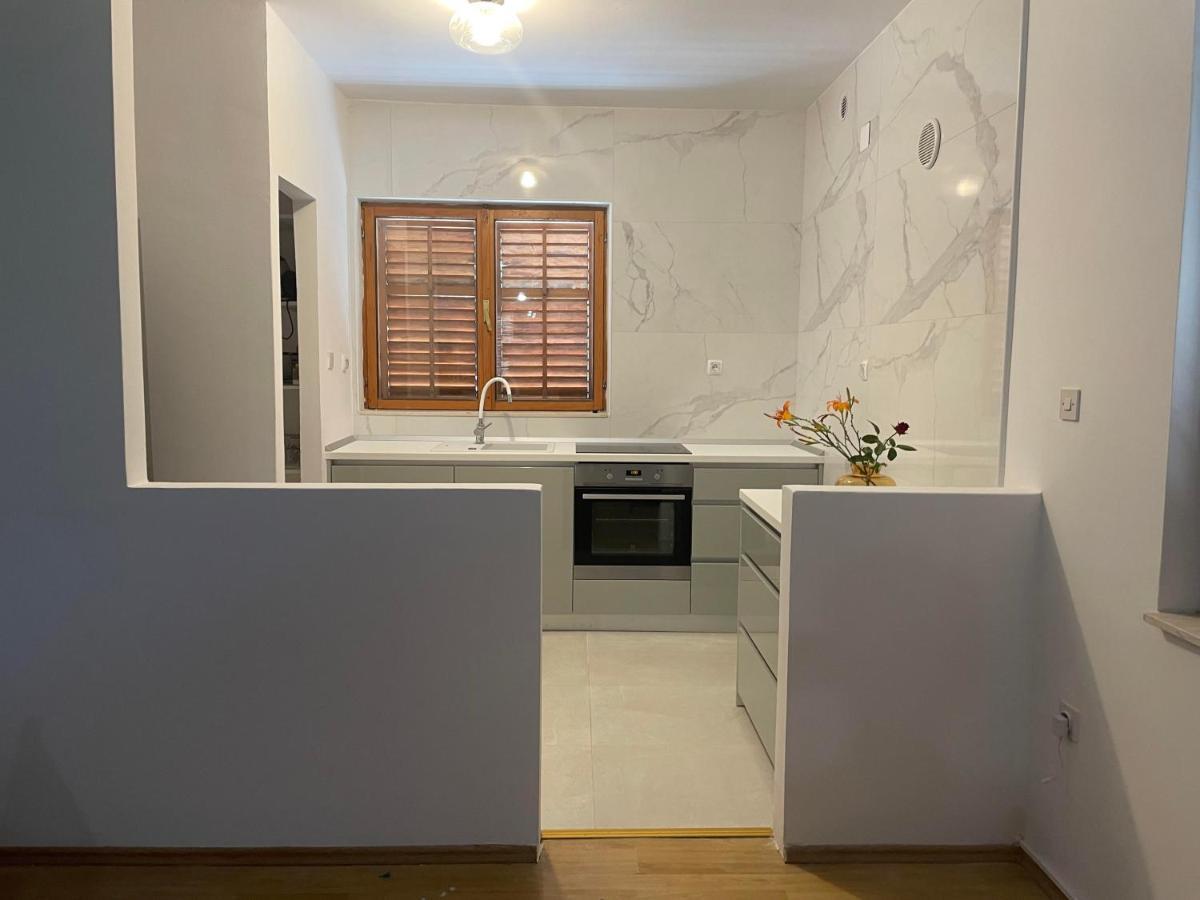 Six Bedroom Holiday Home Matea 플로체 외부 사진