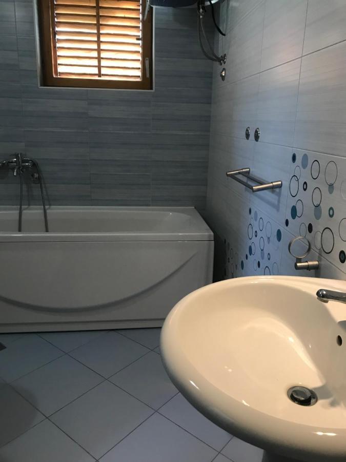 Six Bedroom Holiday Home Matea 플로체 외부 사진