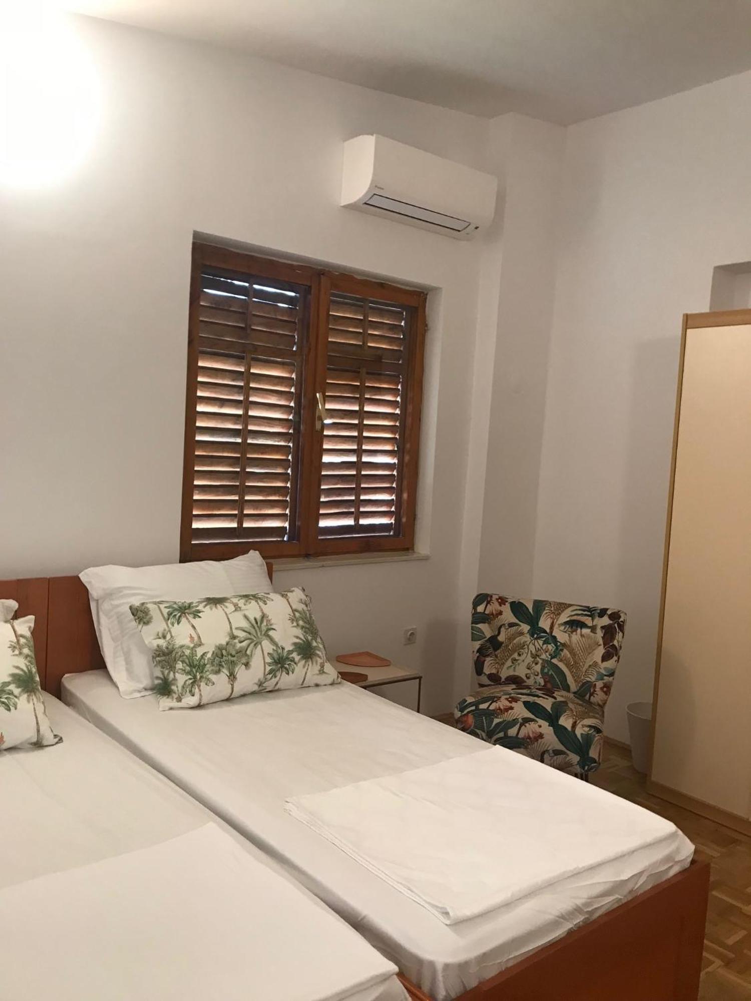 Six Bedroom Holiday Home Matea 플로체 외부 사진