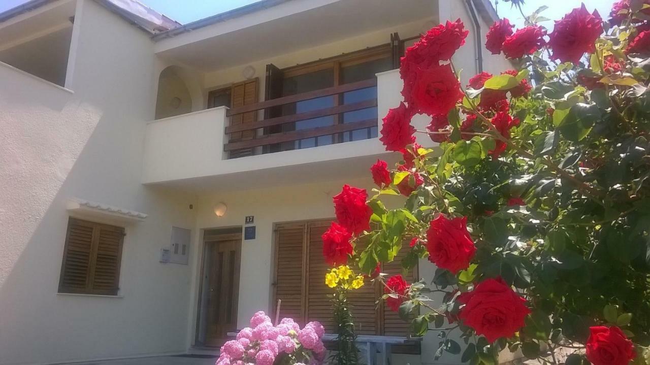 Six Bedroom Holiday Home Matea 플로체 외부 사진